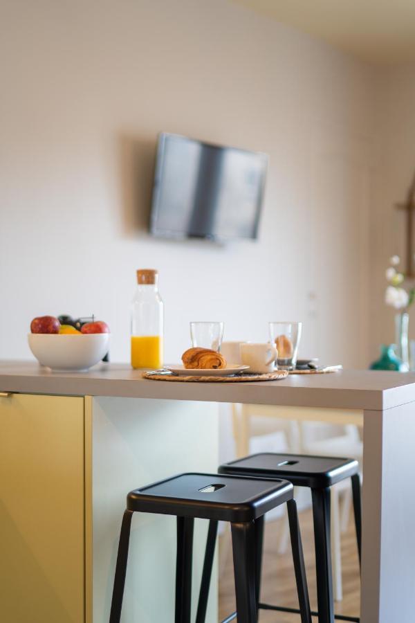 Tours Centre - Proche Gare - Parking Velo - Balcon - Arrivee Autonome Appartement Buitenkant foto